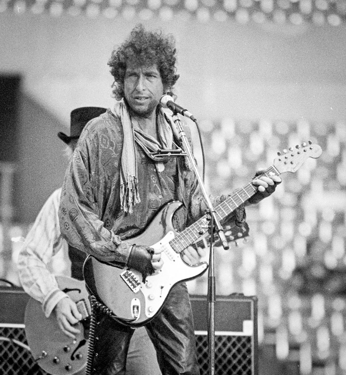 Bob Dylan playing a sunburst Fender Stratocaster at Rich Stadium, Buffalo NY, 1986 True Confessions Tour - concert photography by Chuck Spang