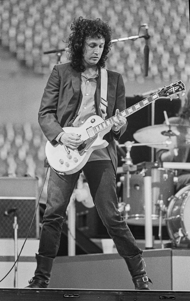 Mike Campbell of the Heartbreakers performing on a Gibson Les Paul at Rich Stadium, Buffalo NY, 1986 True Confessions Tour - concert photography by Chuck Spang