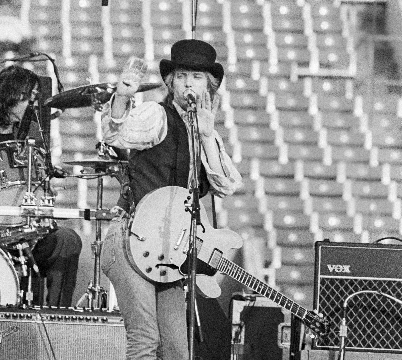 Tom Petty in his top hat performing live with the Heartbreakers, Rich Stadium, Buffalo NY, 1986 True Confessions Tour - concert photography by Chuck Spang